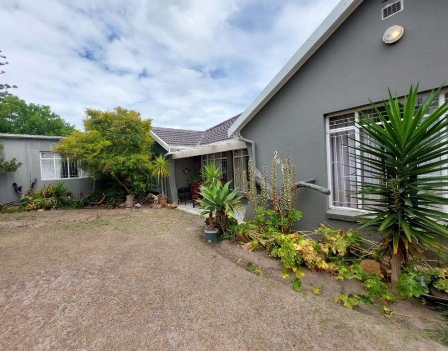 4 Bedroom Property for Sale in Paradise Beach Eastern Cape